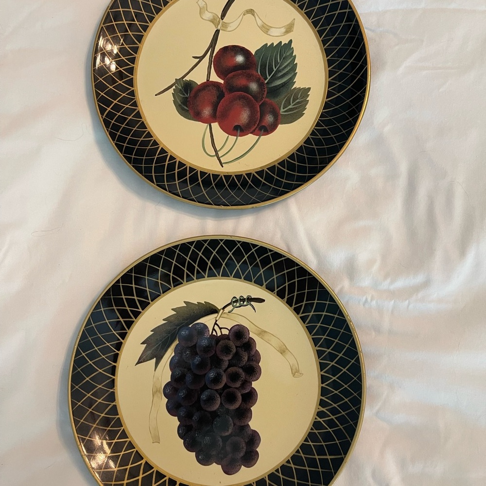 Chic Black and Cream Dinner Plates with Fruit Motif